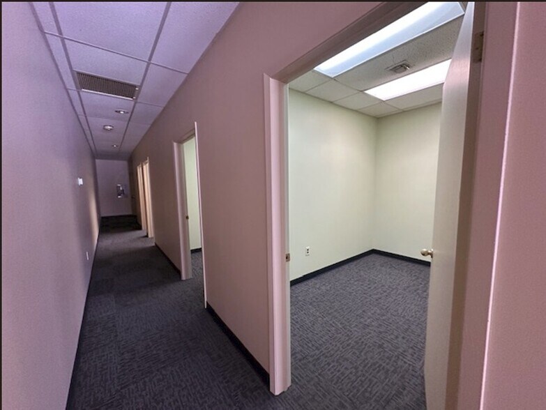 320 Merrick Rd, Amityville, NY à vendre - Photo du bâtiment - Image 2 de 8