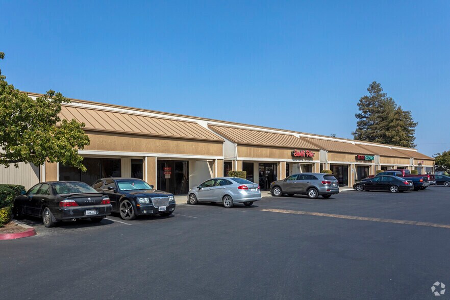 2700-2780 W Shaw Ave, Fresno, CA à louer - Photo du bâtiment - Image 2 de 9