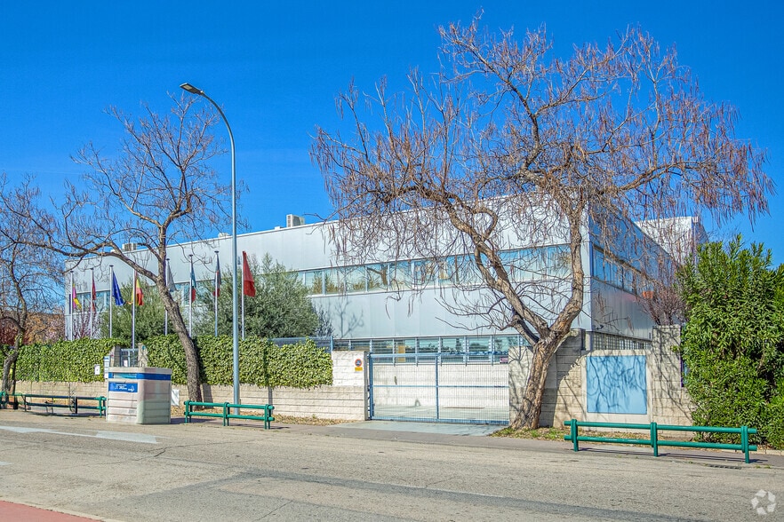 Industriel dans Torrejón de Ardoz, Madrid à louer - Photo du bâtiment - Image 2 de 54