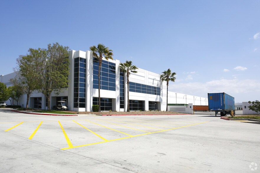 16850 Heacock St, Moreno Valley, CA à louer - Photo du bâtiment - Image 2 de 4