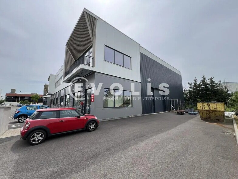 Flex dans Chassieu à louer - Photo du bâtiment - Image 3 de 25