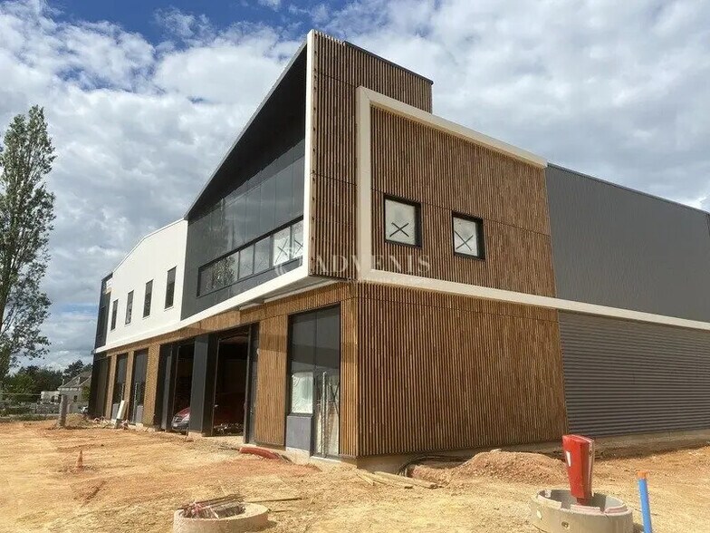 Flex in Plaisir for sale - Building Photo - Image 3 of 5