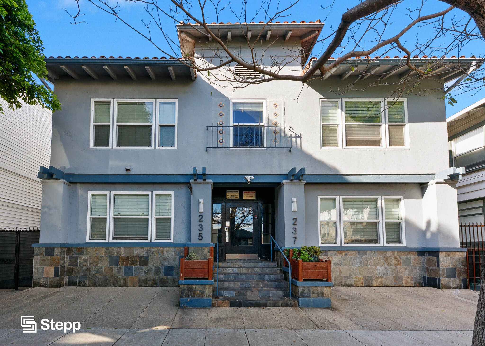 235 Linden Ave, Long Beach, CA for sale Primary Photo- Image 1 of 9