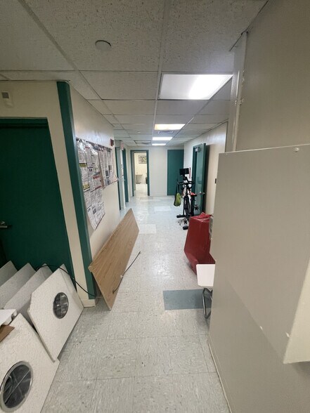 1055 E Tremont Ave, Bronx, NY à louer - Photo intérieure - Image 3 de 22
