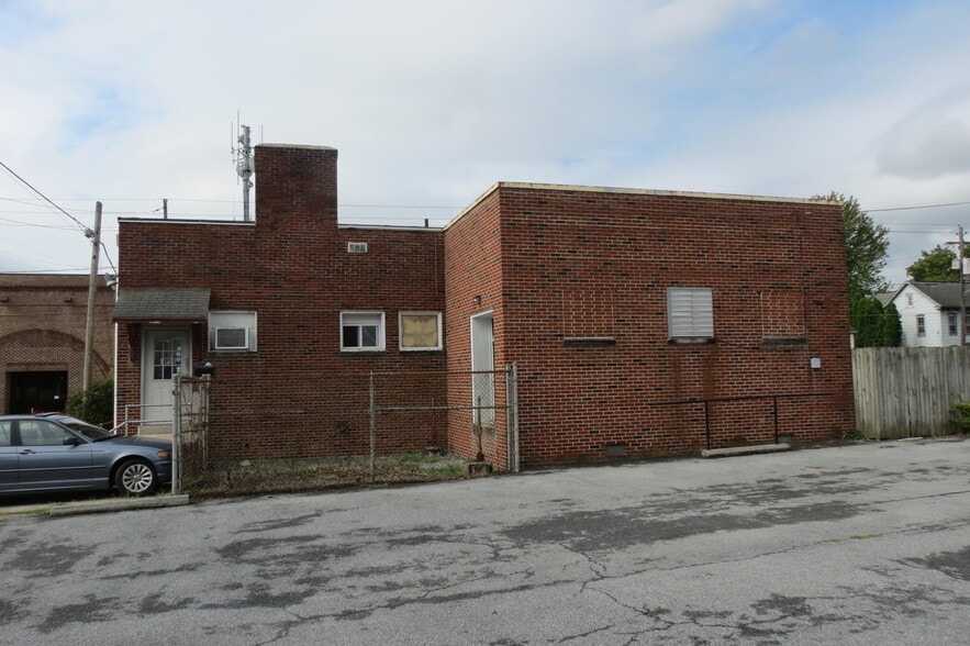 27 S Charlotte St, Manheim, PA for sale - Building Photo - Image 2 of 8