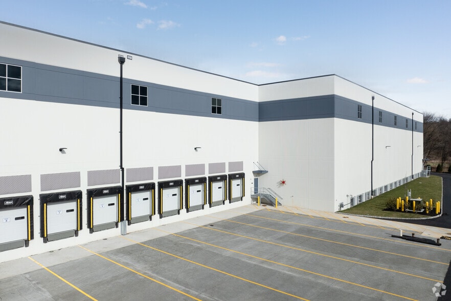 125 Pompton Plains Xrd, Wayne, NJ for sale - Building Photo - Image 2 of 7