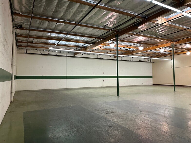 310 Irving Dr, Oxnard, CA à louer - Photo intérieure - Image 3 de 9