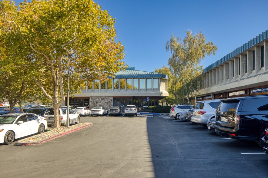 675 Ygnacio Valley Rd, Walnut Creek, CA à louer - Photo du bâtiment - Image 2 de 12