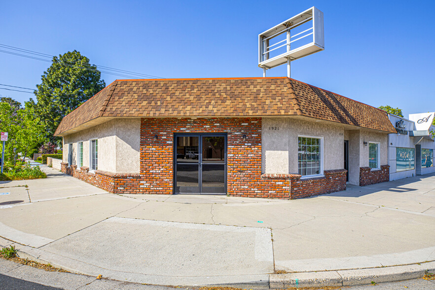 1919-1921 W Magnolia Blvd, Burbank, CA for sale - Primary Photo - Image 1 of 1