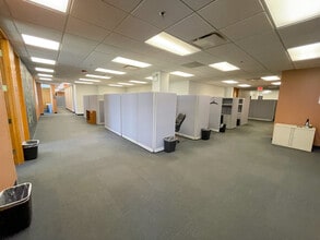 500 Remington Rd, Schaumburg, IL for lease Interior Photo- Image 2 of 13