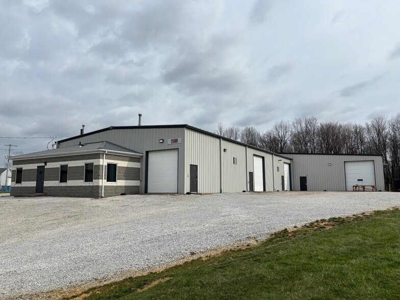 2509 Krisko Cir SW, Canton, OH for lease - Primary Photo - Image 1 of 9