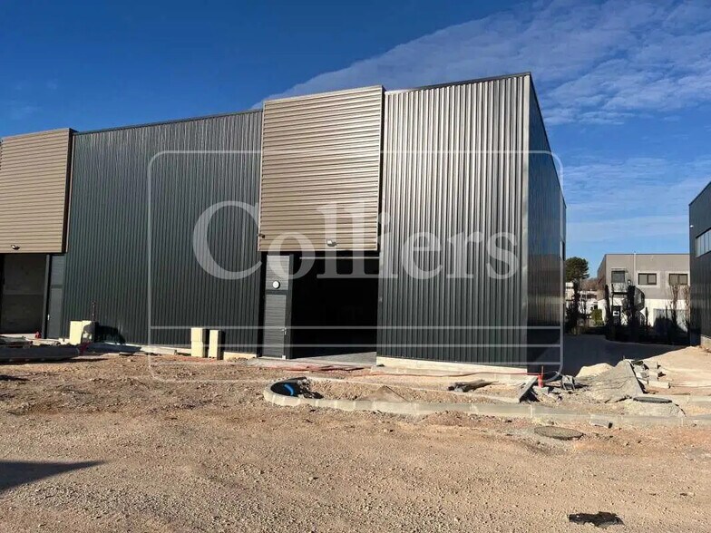 Bureau dans Venelles à louer - Photo du bâtiment - Image 2 de 7