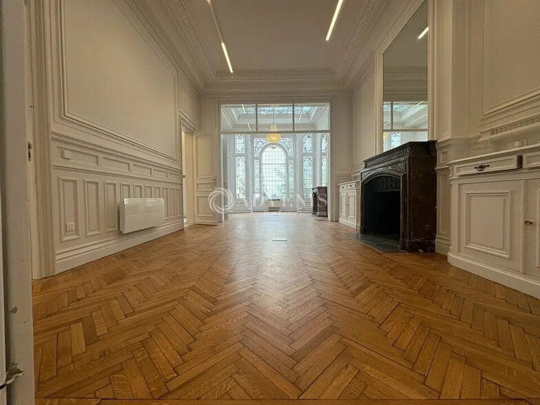 Office in Lille for lease - Interior Photo - Image 2 of 12