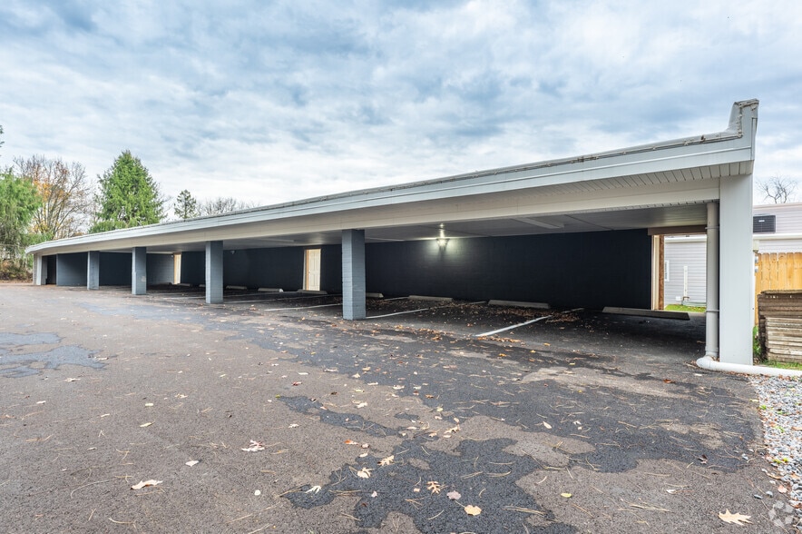 2215 Aurora Dr, Pittsburgh, PA for sale - Building Photo - Image 3 of 24