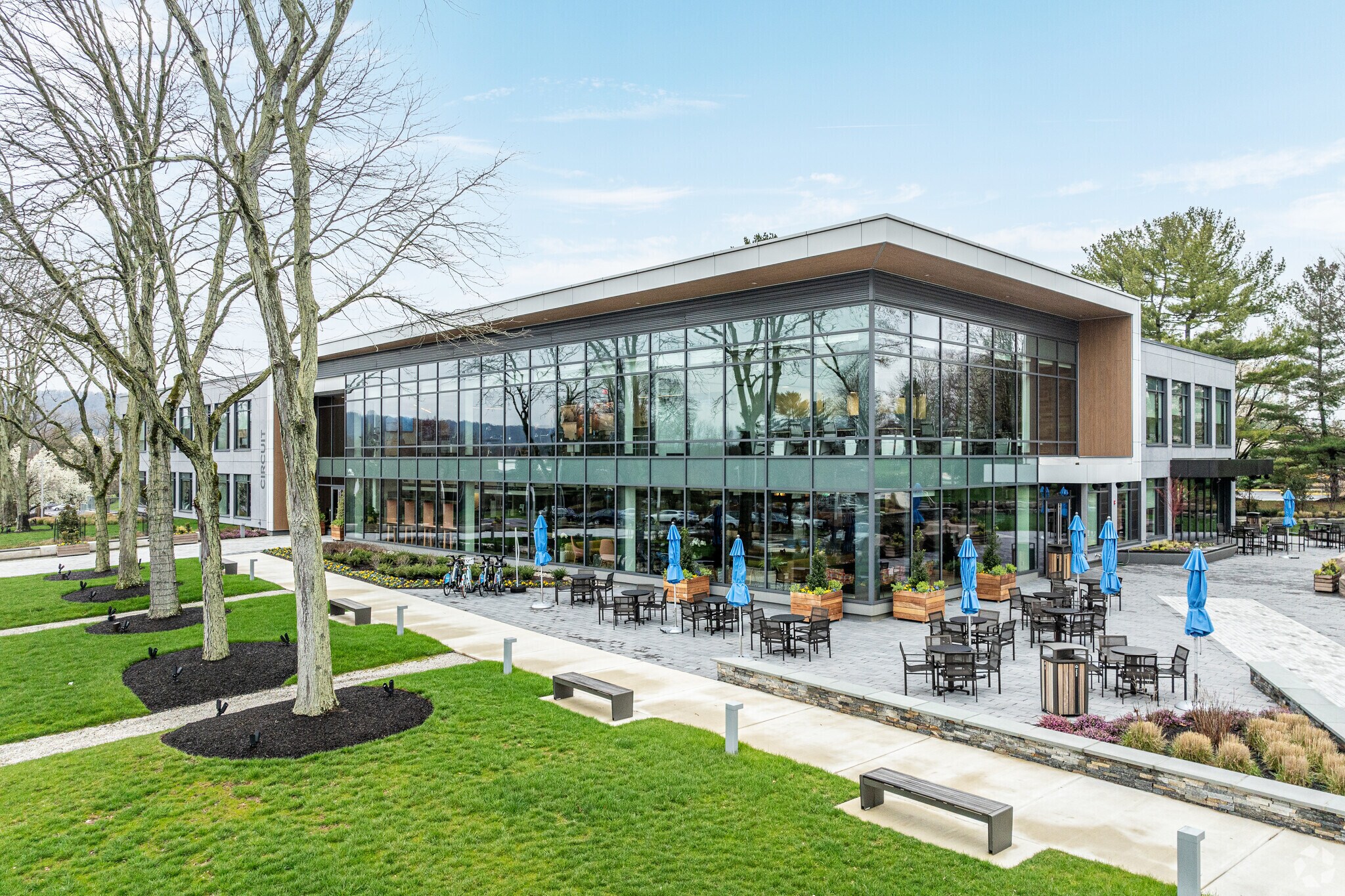 851 Duportail Rd, Chesterbrook, PA à louer Photo du bâtiment- Image 1 de 9