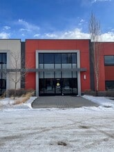 14560-14588 116th Ave NW, Edmonton, AB à louer Photo intérieure- Image 2 de 7