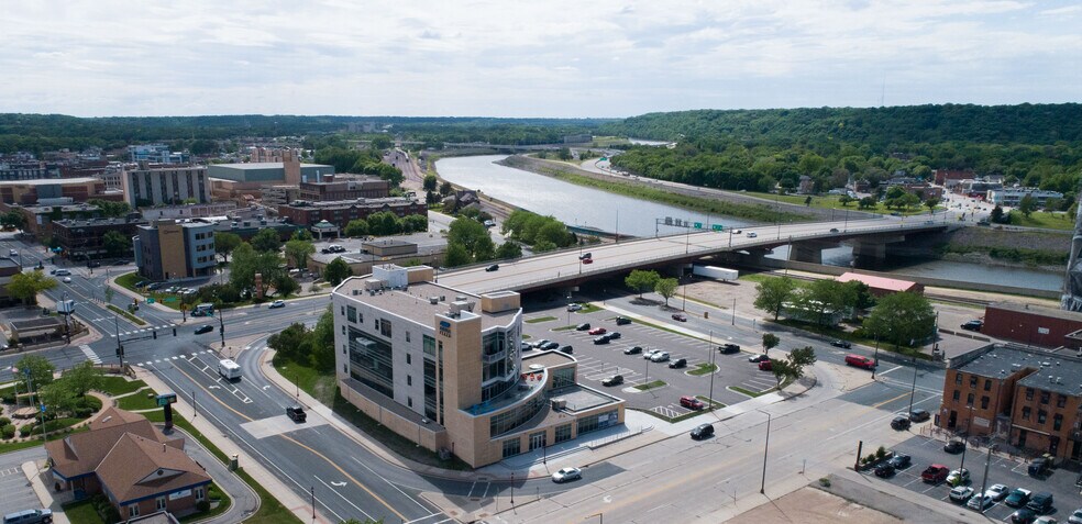 201 N Riverfront Dr, Mankato, MN à louer - Photo du bâtiment - Image 2 de 9