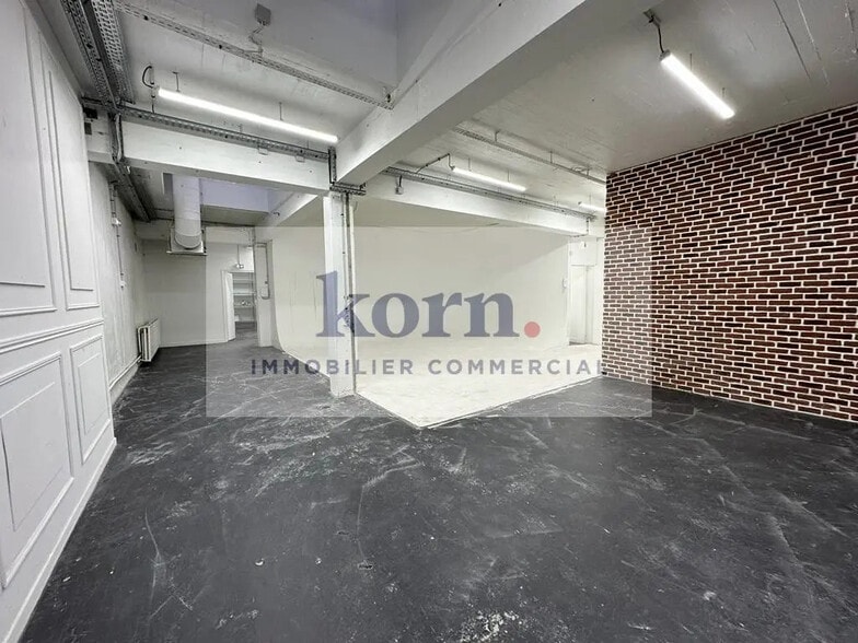 Retail in Levallois-Perret for lease - Interior Photo - Image 1 of 8