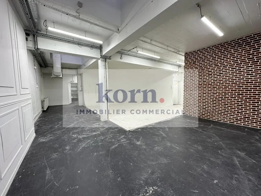 Retail in Levallois-Perret for lease Interior Photo- Image 1 of 9