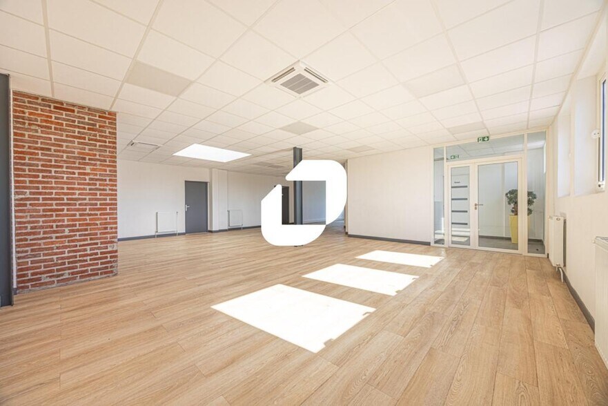 Office in Vaux-le-Pénil for sale - Interior Photo - Image 1 of 16