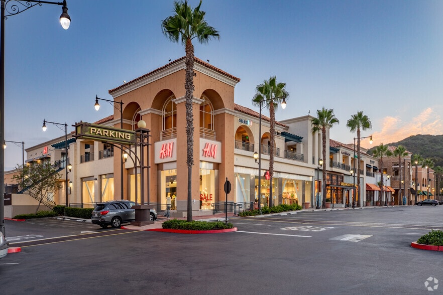 1905 Calle Barcelona, Carlsbad, CA for lease - Primary Photo - Image 1 of 9