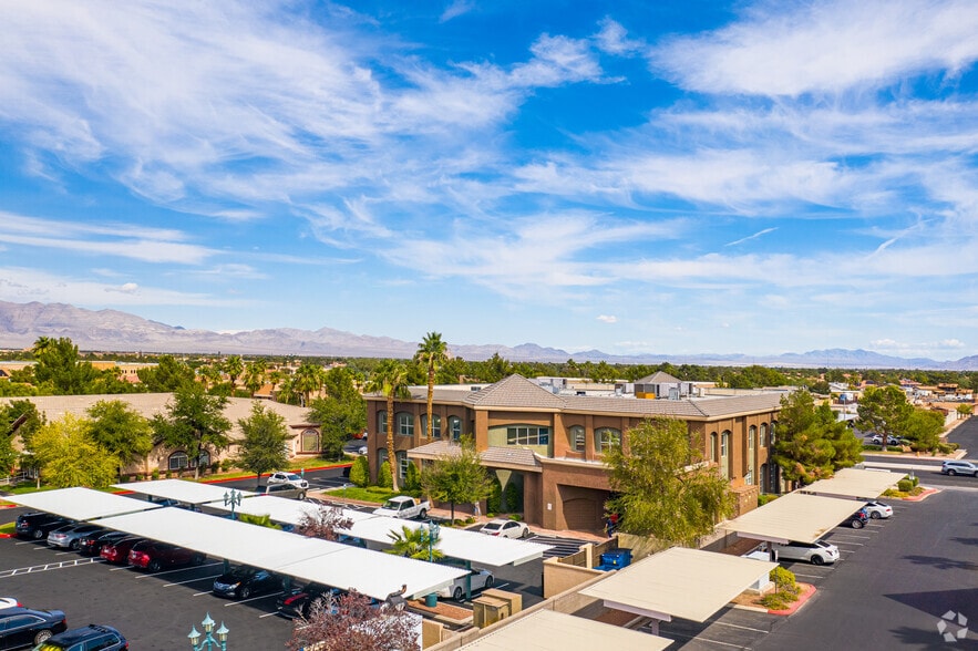 3321 N Buffalo Dr, Las Vegas, NV à louer - Photo du bâtiment - Image 3 de 4