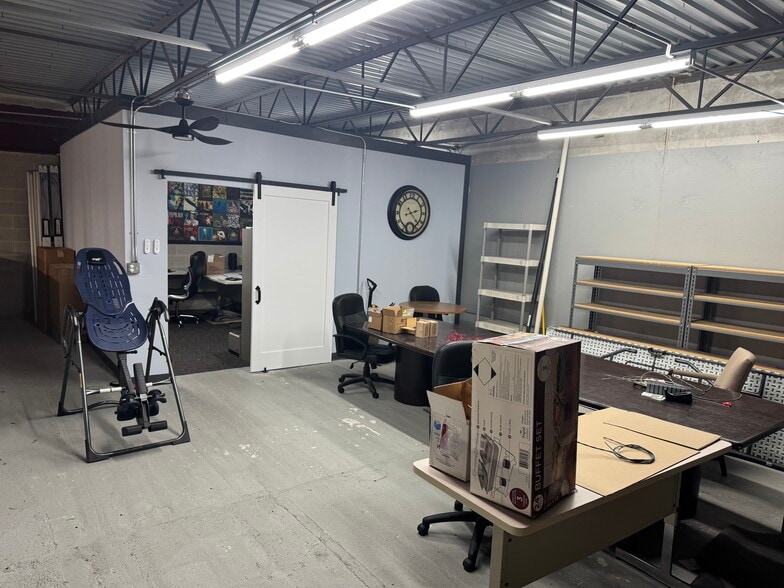 780 Ridgeview Dr, Mchenry, IL for sale - Building Photo - Image 3 of 8