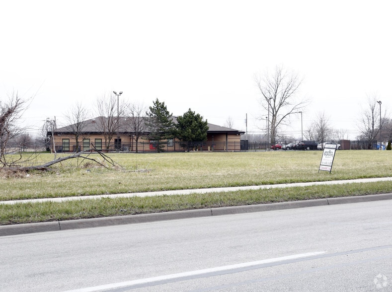 3832, 3862, 3904 AIRPORT HIGHWAY -LAND portfolio of 3 properties for sale on LoopNet.ca - Primary Photo - Image 1 of 3