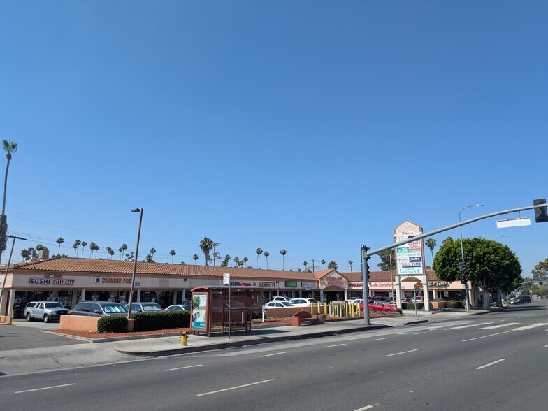 5130-5150 Huntington Dr, Los Angeles, CA à louer - Photo du bâtiment - Image 3 de 5