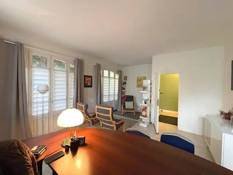 Office in Saint-Germain-en-Laye for lease - Interior Photo - Image 2 of 8