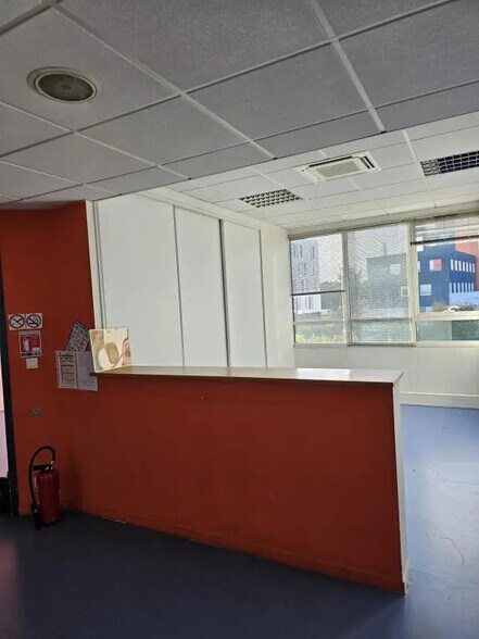 Office in Rennes for lease - Building Photo - Image 3 of 11