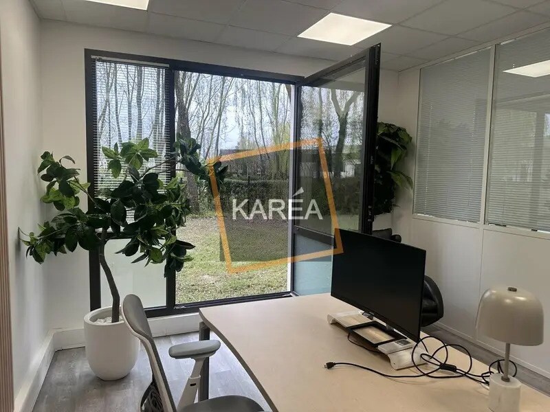 Office in Serris for lease Interior Photo- Image 1 of 6
