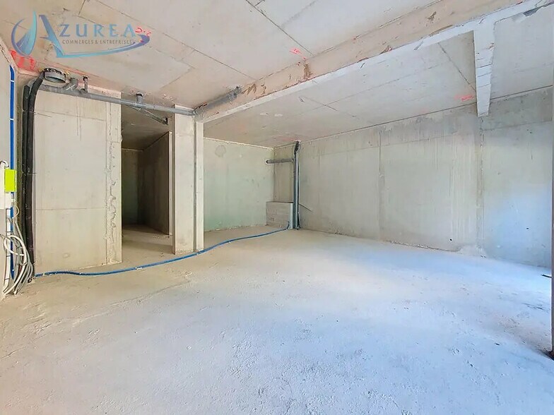 Retail in Nice for lease - Interior Photo - Image 3 of 6