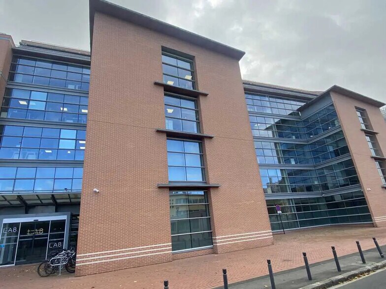 Bureau dans Ivry-sur-Seine à louer - Photo du bâtiment - Image 2 de 5