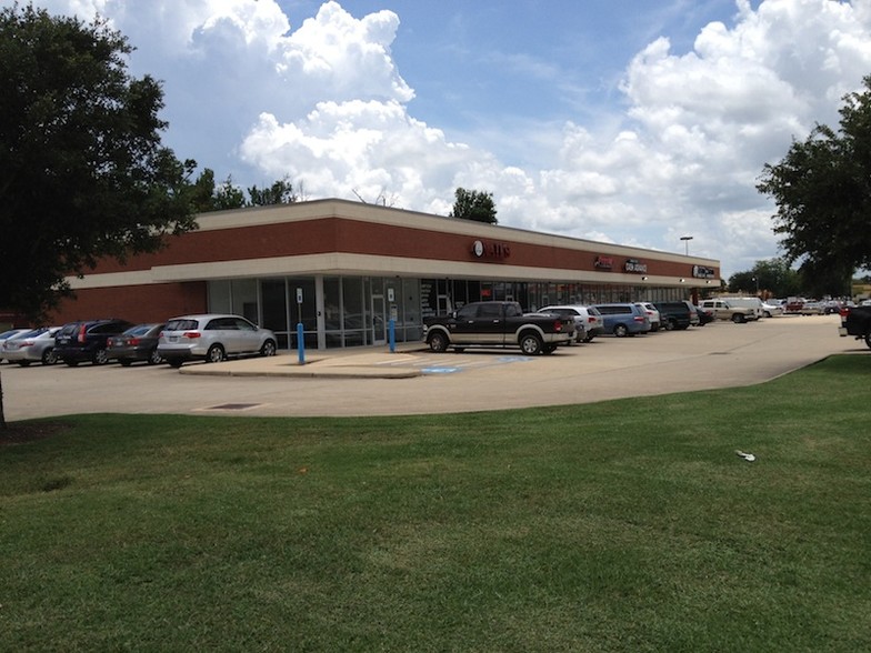 3819-3835 Phelan Blvd, Beaumont, TX for lease - Primary Photo - Image 1 of 9