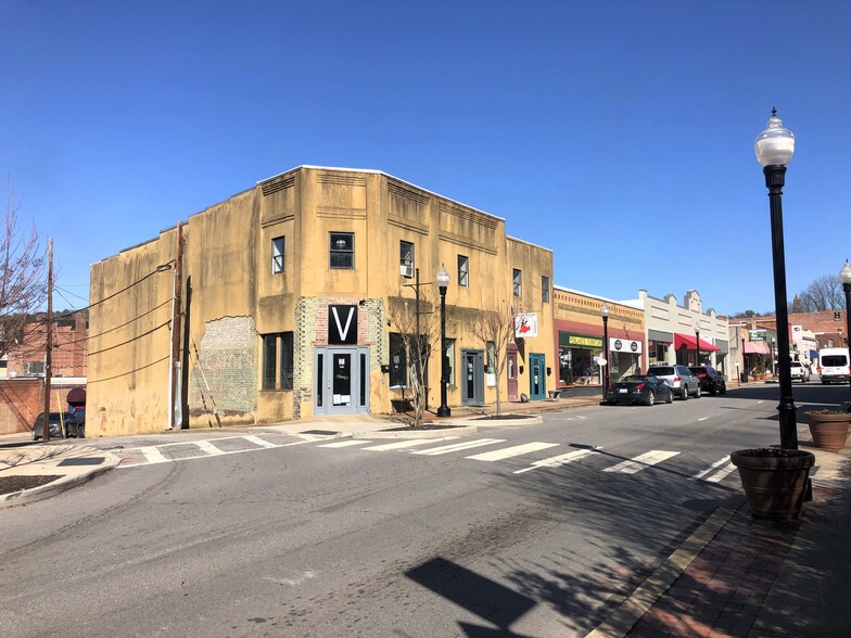 325 Main St, Canton, NC for sale - Primary Photo - Image 1 of 1