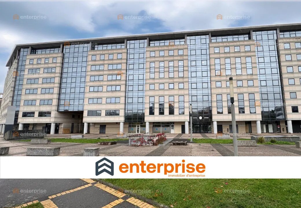 Office in Roubaix for lease Building Photo- Image 1 of 7