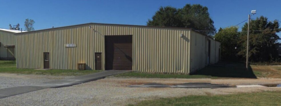 1816 Dentech Dr, Springdale, AR for sale - Building Photo - Image 3 of 6