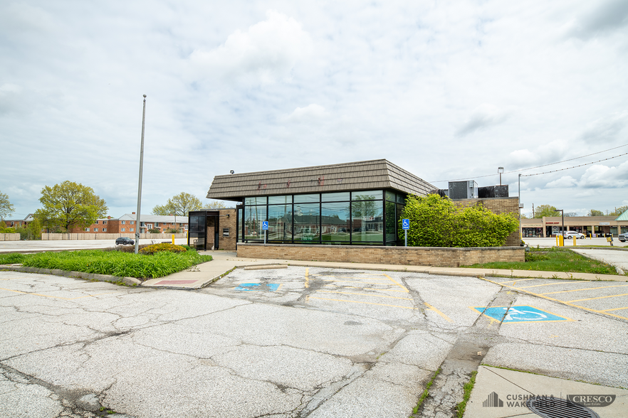 5375 Chevrolet Blvd, Parma, OH for lease - Building Photo - Image 1 of 8