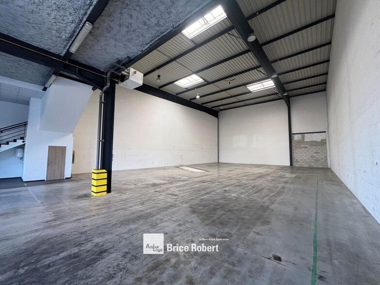 21 Rue Marcel Mérieux, Corbas for lease - Interior Photo - Image 2 of 6
