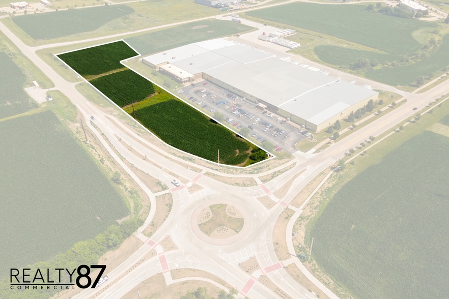 1175 Tower Terrace, Hiawatha, IA for sale - Building Photo - Image 3 of 19