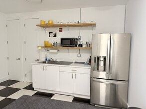 657 South Dr, Miami Springs, FL for lease Interior Photo- Image 2 of 19