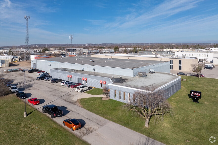 1140 Blair Rd, Burlington, ON à vendre - Photo du bâtiment - Image 2 de 33