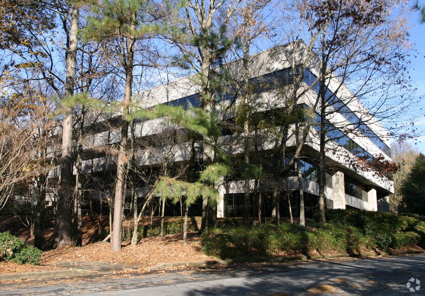2300 Lake Park Dr SE, Smyrna, GA à louer - Photo du bâtiment - Image 2 de 14