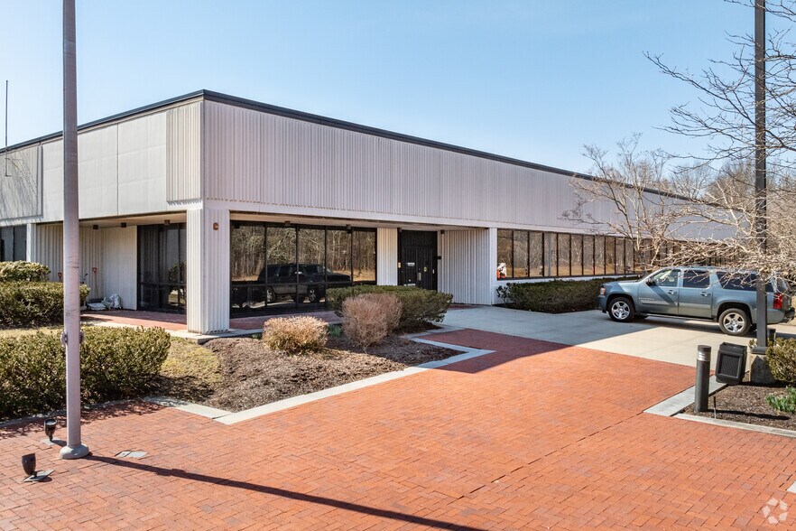 111 Plymouth St, Mansfield, MA à louer - Photo du bâtiment - Image 2 de 3