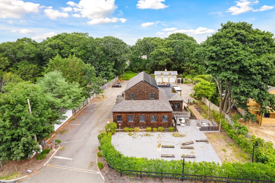 203 Bridgehampton Tpke, Bridgehampton, NY for lease - Building Photo - Image 1 of 18