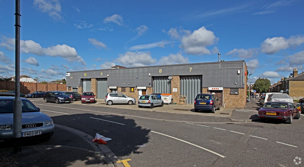 Derby Rd, Hounslow à louer - Photo du bâtiment - Image 2 de 4