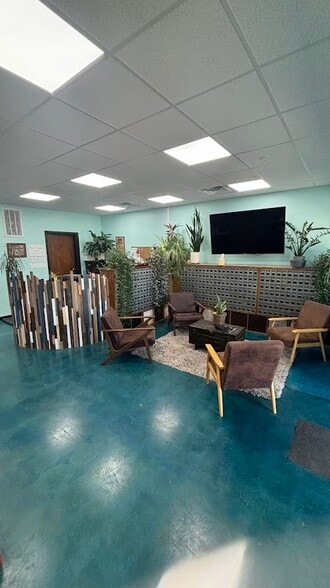 224 N Stewart Ave, Springfield, MO for lease - Interior Photo - Image 2 of 10