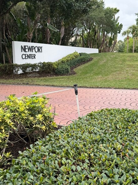 1239 E Newport Center Dr, Deerfield Beach, FL for sale - Building Photo - Image 2 of 19