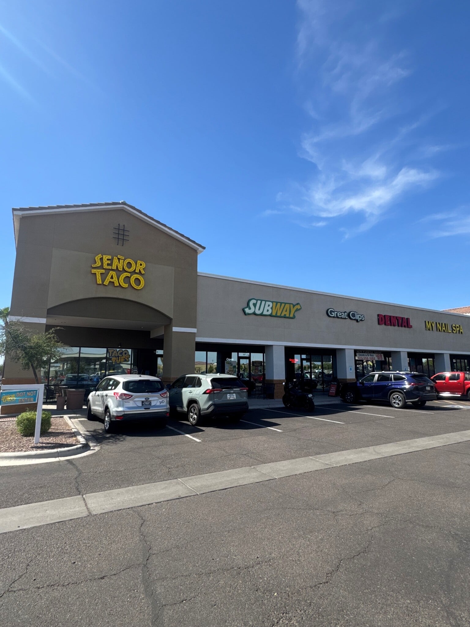 19423 N R H Johnson Blvd, Sun City West, AZ for lease Interior Photo- Image 1 of 3